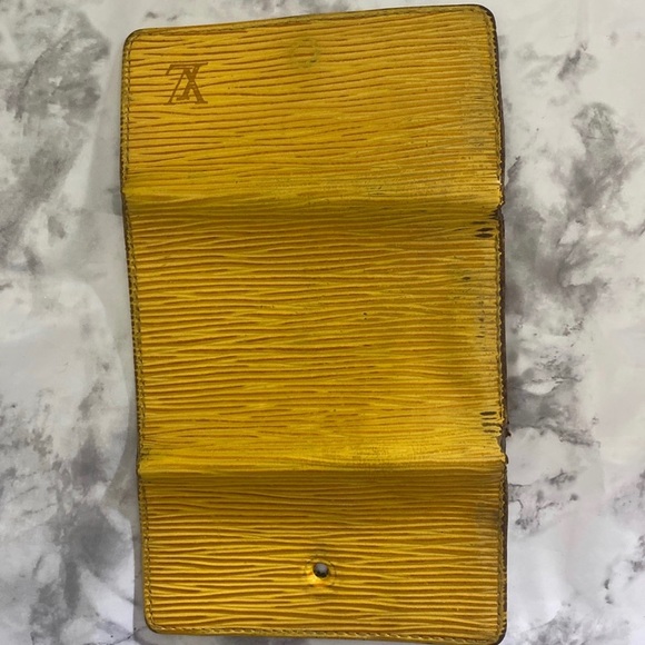 Authentic Louis Vuitton Epi Keyholder Yellow Leather Vintage - Picture 12 of 12